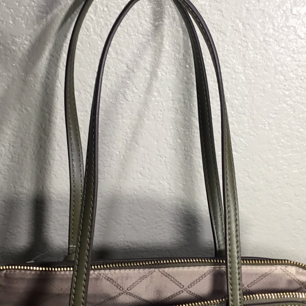 Michael Kors Green Leather MARILYN  Tote with Signature Charm NWT - Picture 5 of 11